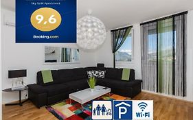 Sky Split Apartment
